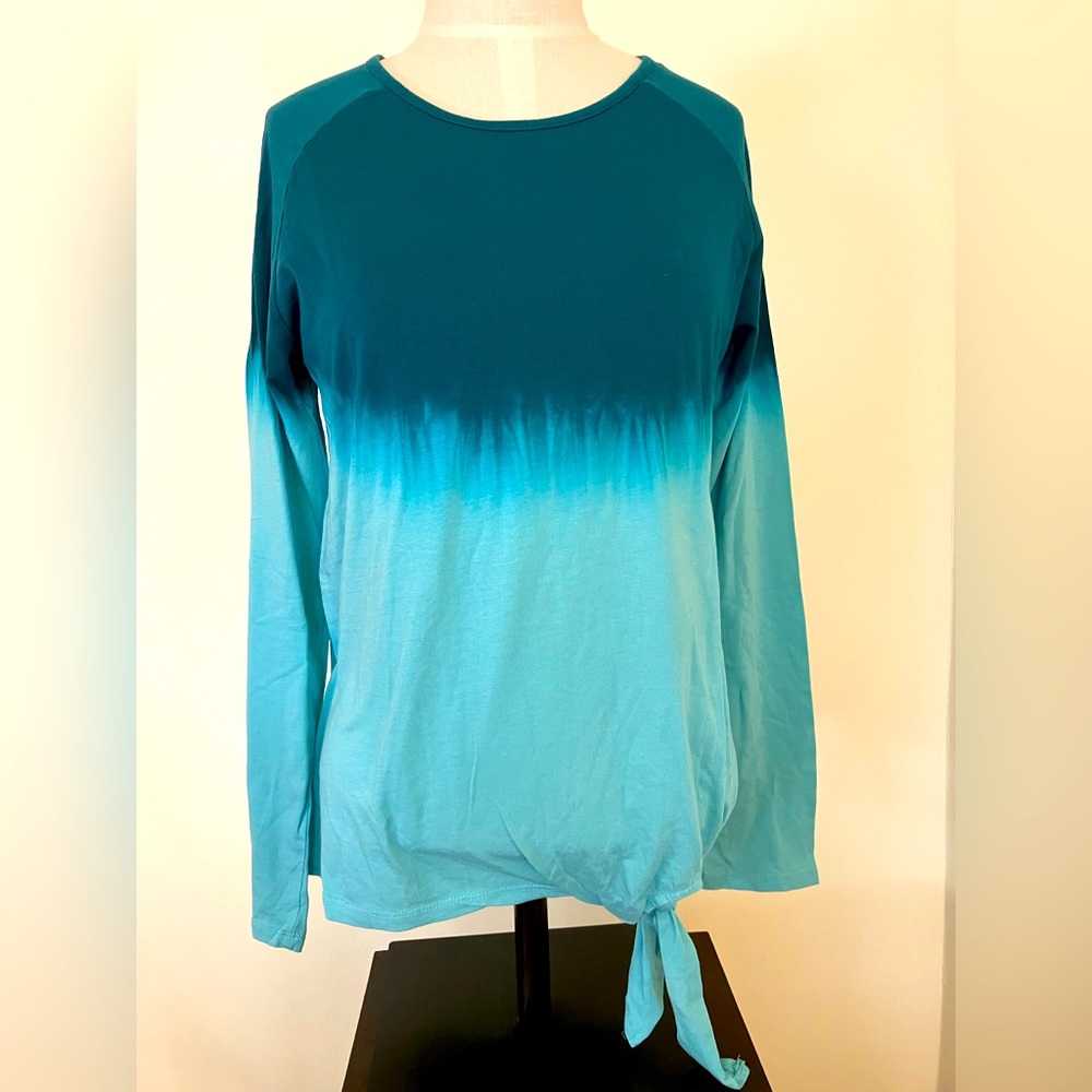 Women’s size medium blue ombre long sleeve tee with tie knot at hem